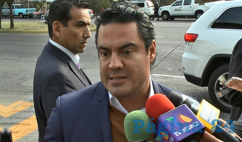 Aristóteles Sandoval llamó a los policías municipales a que vigilen las calles, esto por los elevados índices de inseguridad registrados en los últimos días. Dijo que en lo que le resta como gobernador “seguiremos trabajando en coordinación con los municipios, ¿qué les puedo decir? Sí necesitamos mayor refuerzo”/Foto: Archivo Página 24