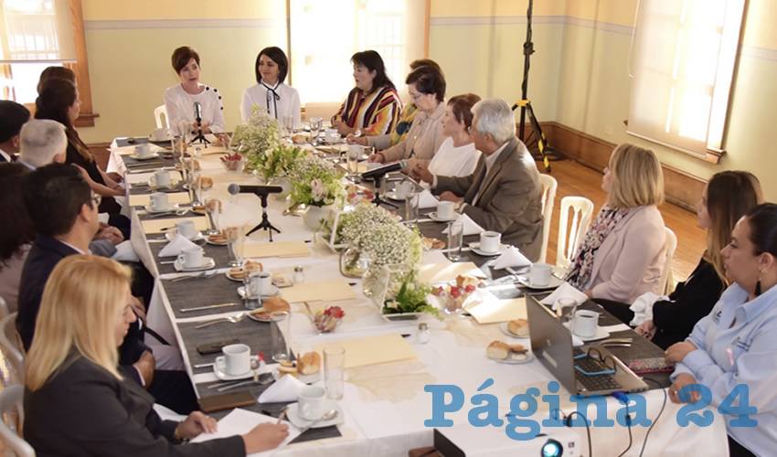 La presidenta del DIF Estatal, Yolanda Ramírez de Orozco, presidió la séptima reunión ordinaria del Patronato del organismo, a quienes explicó las bondades del programa “Vida Plena”