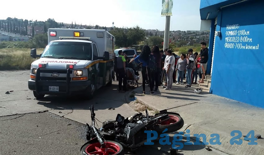 El hoy occiso tripulaba una motocicleta Italika, en la cual viajaba otro joven
