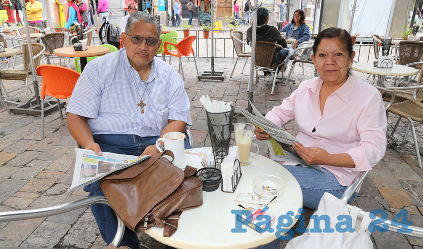 En Café Catedral departieron José Ángel Velázquez y Laura Velázquez López