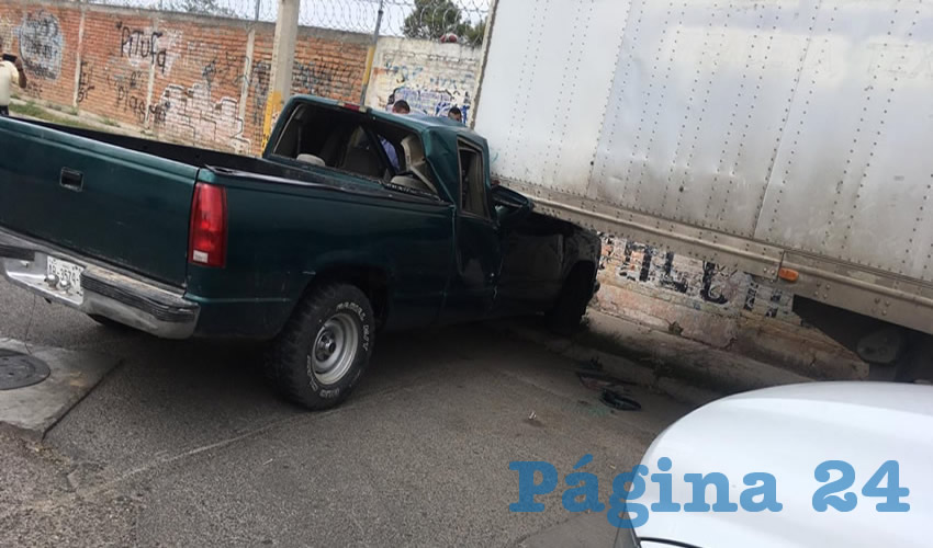 Francisco Javier Esparza Ramírez estrelló una camioneta robada contra la caja de un tráiler, en Las Huertas