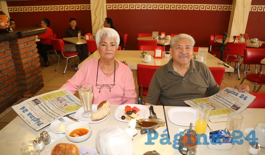 En el restaurante Mitla almorzaron Yolanda Rodr&iacute;guez de Vargas y su esposo Ezequiel Vargas Marentes
