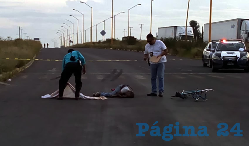 Juan Ibarra Mu&ntilde;oz atraves&oacute; repentinamente sobre avenida Siglo XXI poniente, sin que el trailero lograra eludirlo