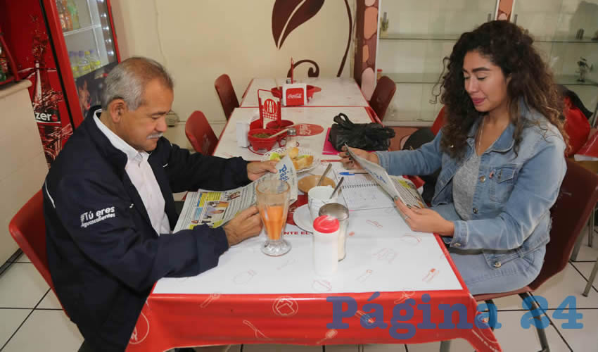 En Fuente de Sodas Mapi almorzaron José Palomino Romo, director de Panteones del Municipio de Aguascalientes; y Claudia Arévalo García, coordinadora del programa Mitos y Leyendas