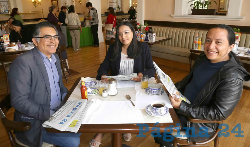 En Sanborns Francia desayunaron Alfonso Miranda Caso Luengo, Yahaira Rodríguez Martínez y Osiel González Dávila