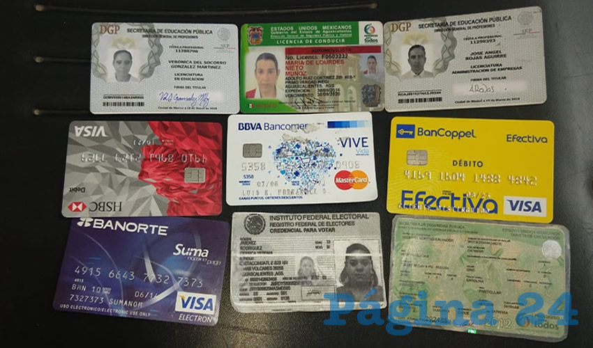 Los documentos y tarjetas falsas y robadas que portaban los reincidentes José Ángel, Daniel y Verónica del Socorro
