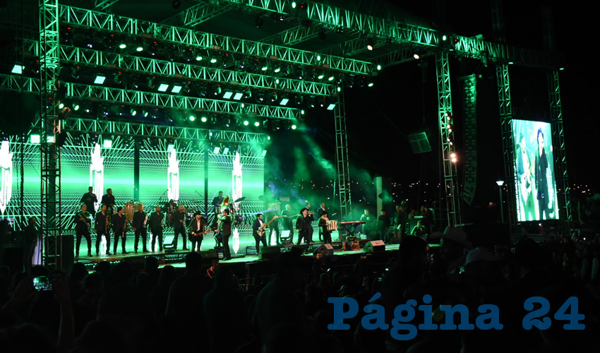 La alcaldesa del Municipio de Aguascalientes, Tere Jiménez, asistió al Oriente de la ciudad, sede del magno concierto de Julión Álvarez