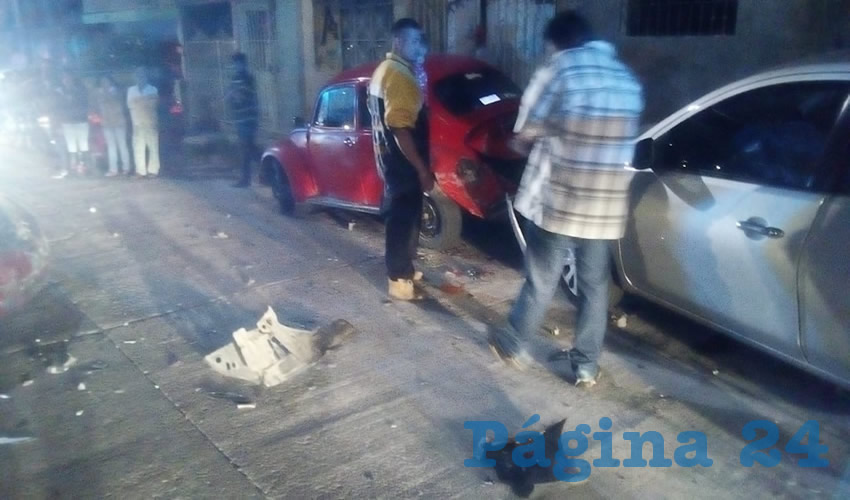 El pillo Benito Carrillo Martínez afectó dos autos estacionados y un poste de concreto de la CFE