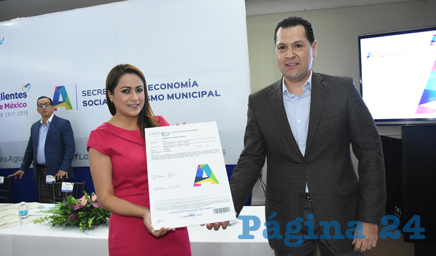 Tere Jiménez recibió del Instituto Mexicano de la Propiedad Industrial los títulos de registro