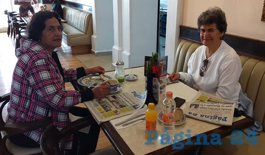 María Refugio González e Imelda González tomaron su primer alimento del día en el restaurante Sanborns