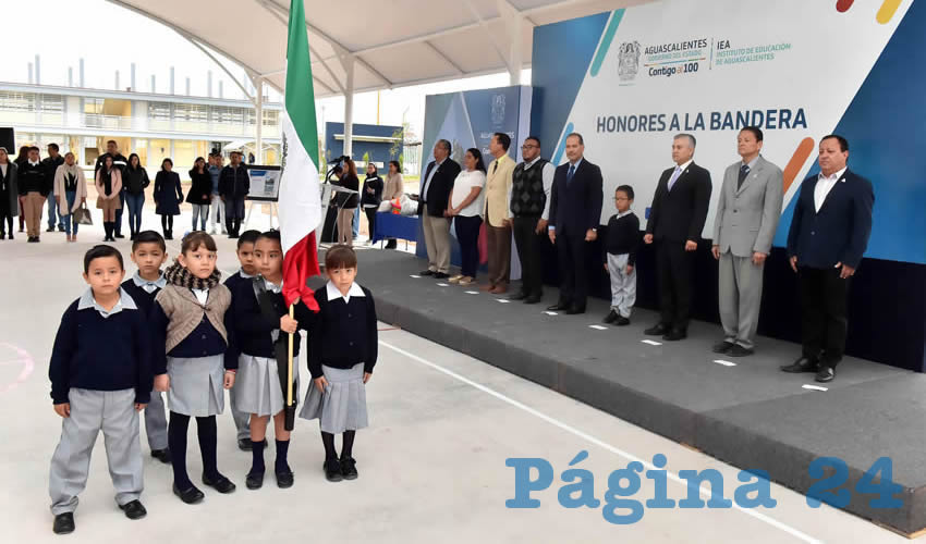 El gobernador del Estado, Mart&iacute;n Orozco Sandoval, encabez&oacute; la ceremonia de Honores a la Bandera Con Educaci&oacute;n Crecemos Juntos, en una de las siete nuevas escuelas primarias