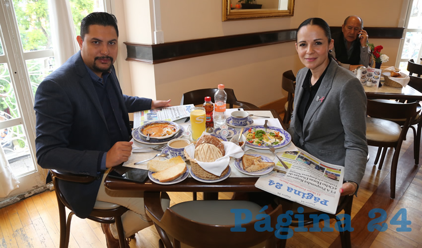 En Sanborns Francia compartieron el pan y la sal Rodrigo Infante de Alba y Lucía Armendáriz Silva, diputada local