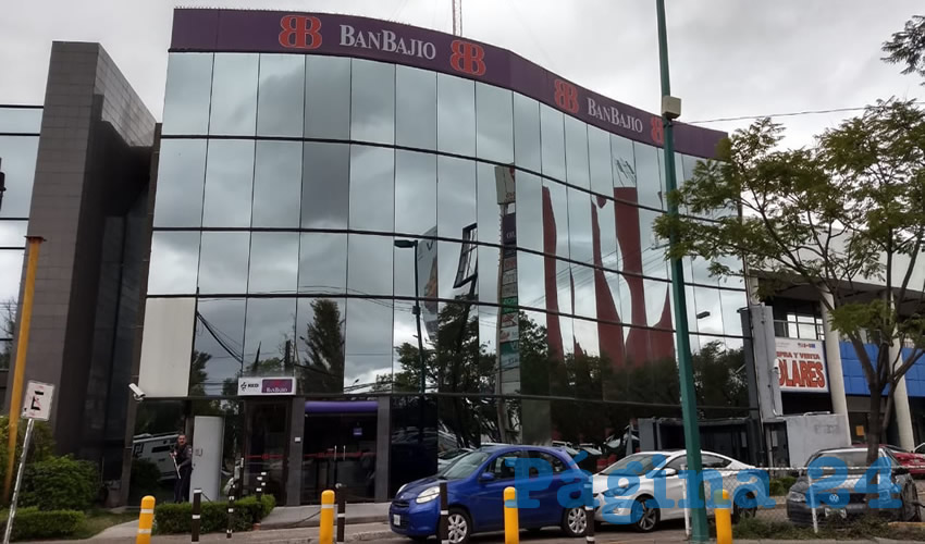 El asalto se cometió afuera del banco BanBajío del centro comercial El Cilindro