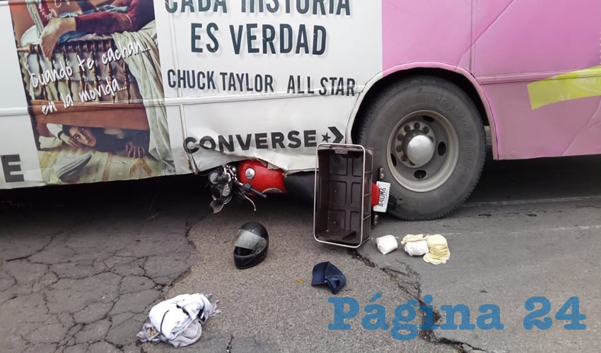 La jaca de acero quedó debajo del autobús