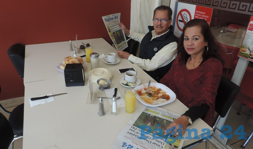 Manuel Luna Vera y Lucila Rosales compartieron su primer alimento del día en el restaurante Mitla