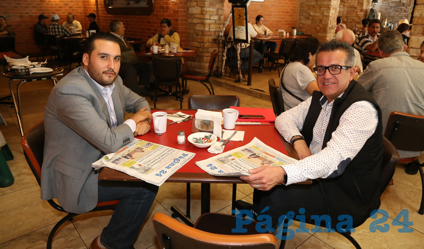 En Las Antorchas almorzaron Aldo Ruiz Sánchez, presidente estatal de Morena; y Adrián Jiménez Velázquez