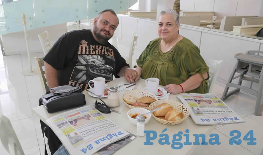 En el restaurante Del Centro compartieron el pan y la sal Arturo Díaz Macías y Nora Rivera Hernández, turistas de Tijuana, Baja California