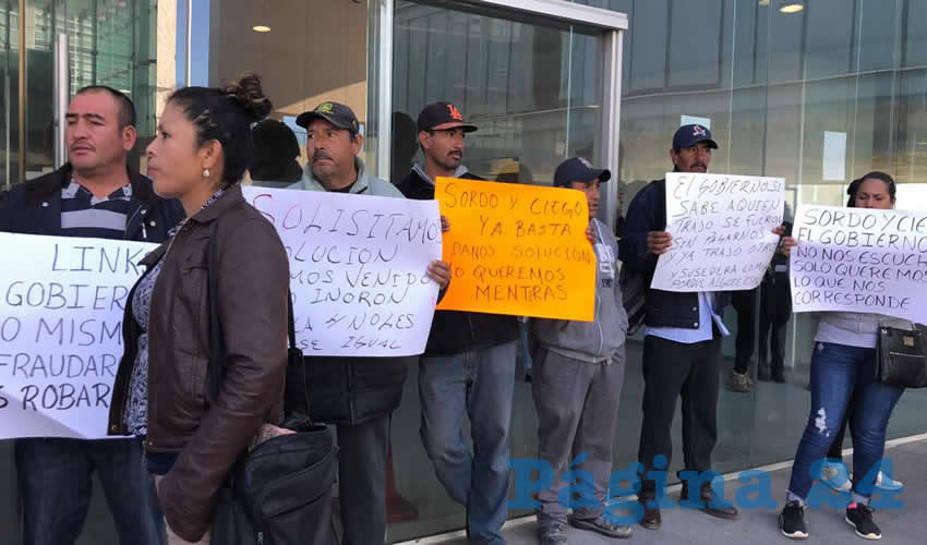 Los manifestantes que bloquearon los accesos al edificio de este complejo burocrático señalaron que en reiteradas ocasiones han pedido a Bárcena Pous resuelva este conflicto, pero no han obtenido respuesta (Foto Merari Martínez)