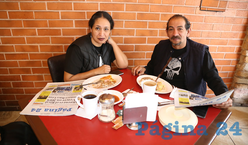 En Las Antorchas desayunaron Claudia Ramírez Lozano y Ricardo Barba Parra