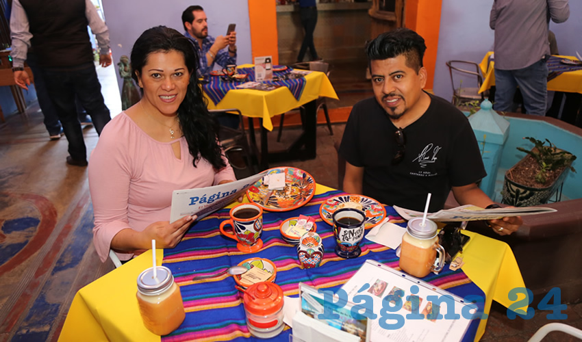 Ivonne Cortés Alonso y Tezpi Figueroa Próspero, que nos visitan de Morelia, desayunaron en el restaurante Mercadito Gastronómico Colón