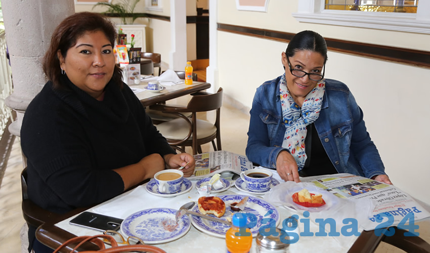 En Sanborns Francia compartieron el primer alimento del día Consuelo Pinto Hipólito y Lilia Ruiz Esparza Hernández