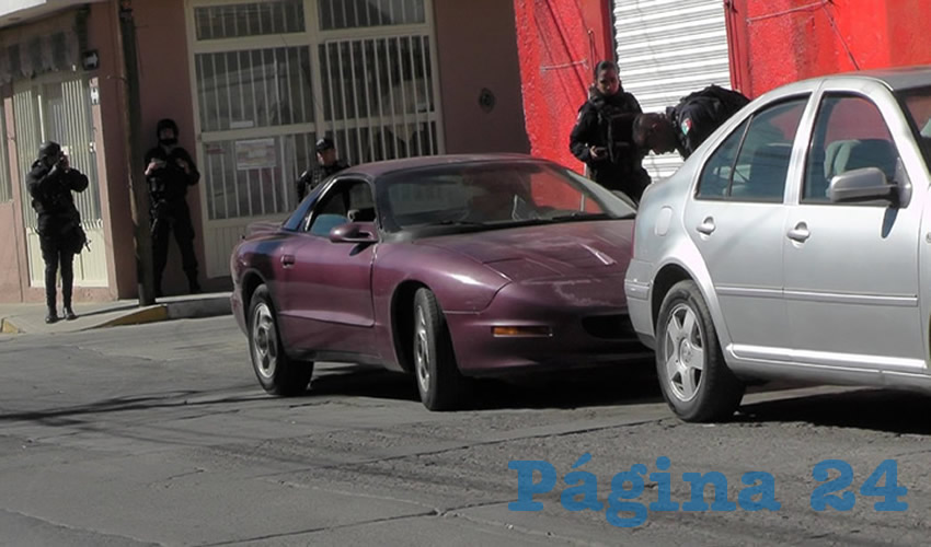 El automóvil morado