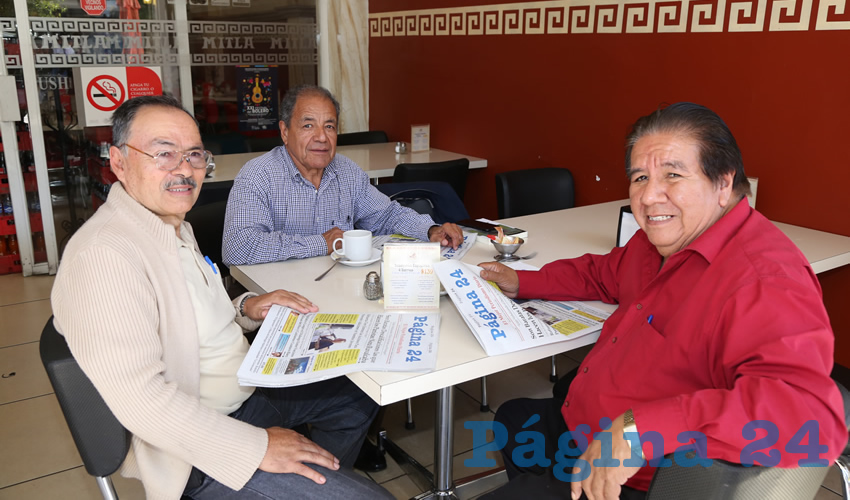 En el restaurante Mitla departieron Jesús Pérez Vergara, Mario Sustaita Mauricio y Darío Jaime Cervantes, maestros jubilados de la escuela rural San Marcos de Loreto, Zacatecas