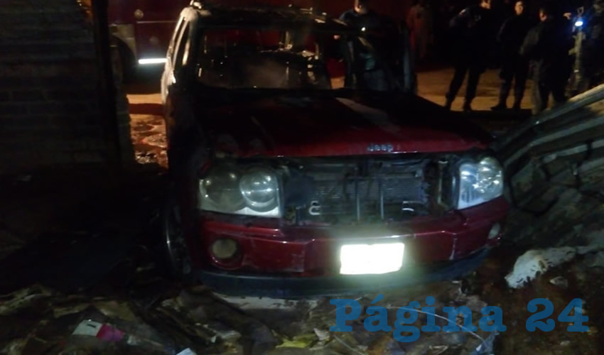 La camioneta en llamas