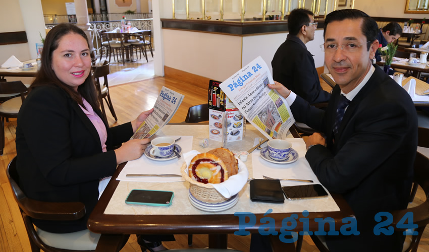 En Sanborns Francia almorzaron Zayra Loera Sandoval y Luis Fernando Landeros Ortiz, consejero presidente del Instituto Estatal Electoral (IEE)