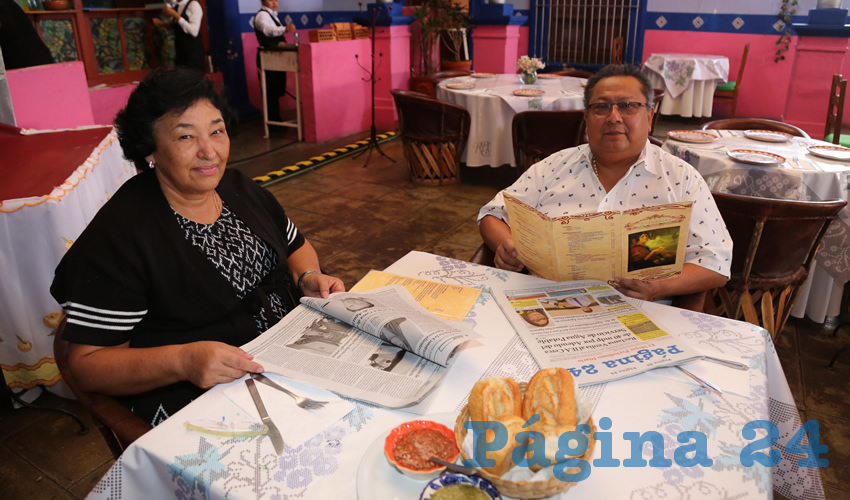 En La Saturnina almorzaron María Ernestina Velázquez Salgado y Enedino Zapata Gallardo