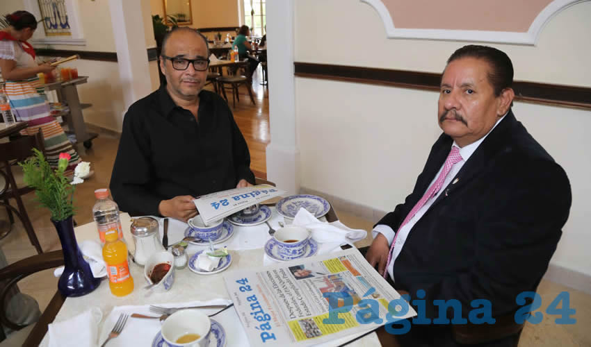 En Sanborns Francia departieron Armando Ignacio Moreno Ch&aacute;vez y Espartaco &Aacute;lvarez Cardona