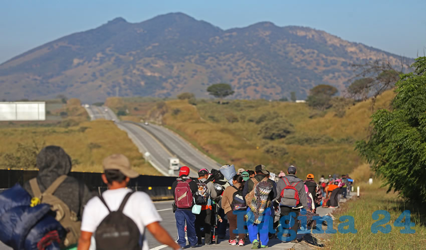 A diferencia de los primeros contingentes de la caravana migrante, en el puente fronterizo no había obstáculos como las altas vallas metálicas, ni antimotines federales que fueron observados en ocasiones anteriores (Foto: Archivo/Cuartoscuro)
