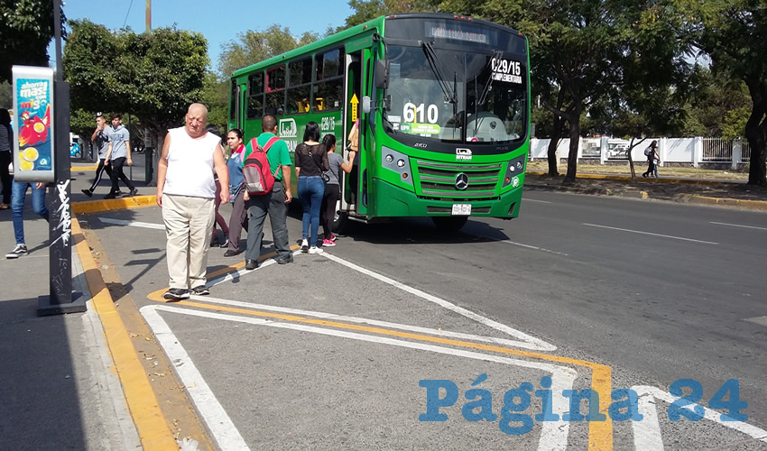 Parte del documento que presume logros en movilidad por parte del gobiern odel estado dice que en este año se puso en marcha la operación de 42 rutas troncales bajo el esquema ruta-empresa, algo que es falso, puesto que no se ha llegado siquiera al 11 por ciento/Foto: Francisco Tapia