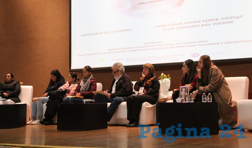 Familiares de víctimas de feminicidios se reunieron en el segundo encuentro contra la violencia para dar testimonio de los casos en los que han perdido a sus seres queridos (Foto Merari Martínez)