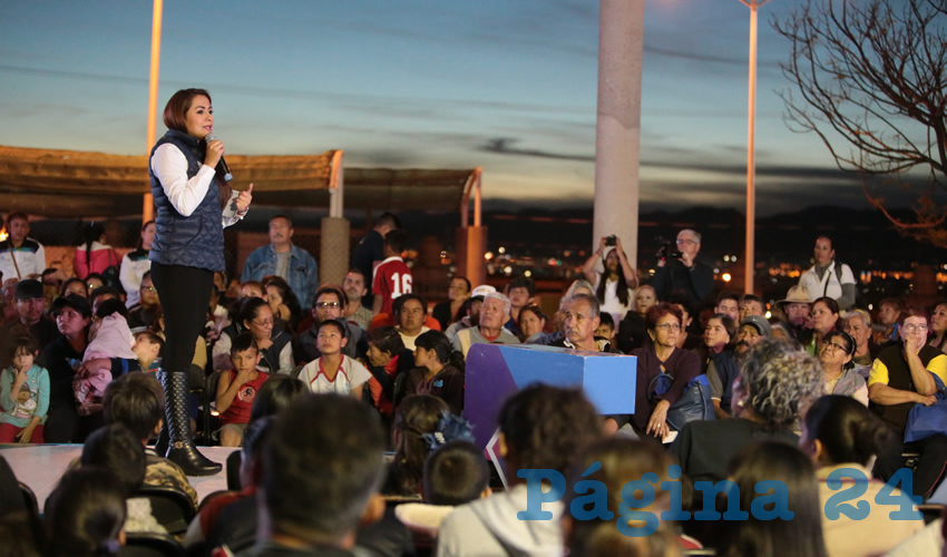En la gira de presentación de su Segundo Informe de Actividades, la alcaldesa de Aguascalientes, Tere Jiménez, visitó los fraccionamientos Ojocaliente III y Guadalupe Peralta