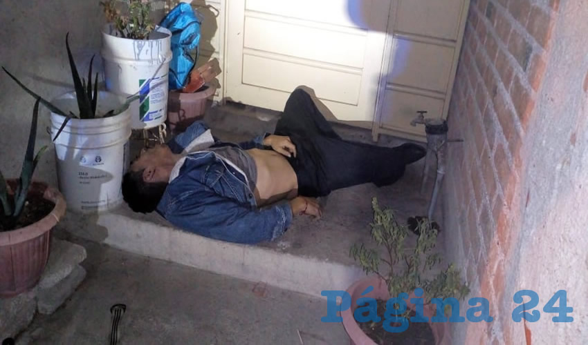 Carlos Rivera Martínez se colgó en la puerta principal de su casa