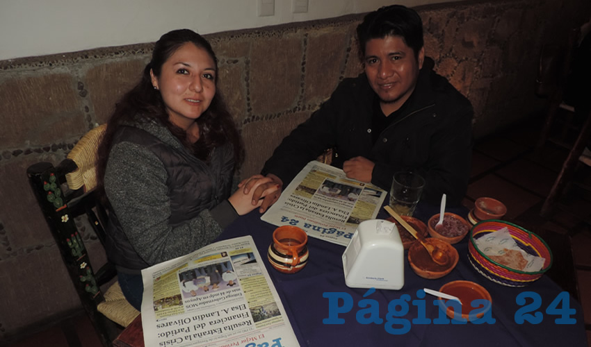 En el restaurante La Mestiza desayunaron Nancy Vázquez Gallegos y Leobardo López González