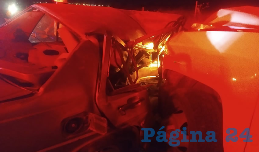 La unidad repartidora de Gas Noel destrozo un auto Volkswagen Jetta
