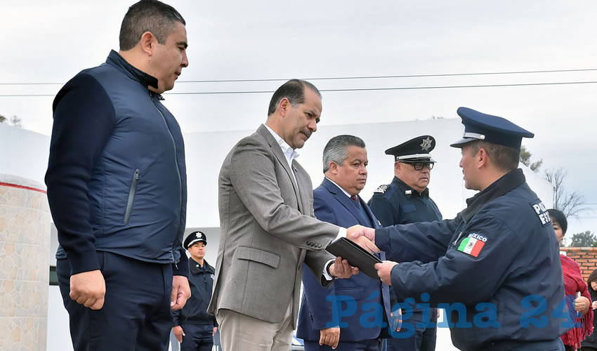 El gobernador del Estado, Mart&iacute;n Orozco Sandoval, entreg&oacute; reconocimientos y est&iacute;mulos a 92 polic&iacute;as que sobresalieron en sus labores