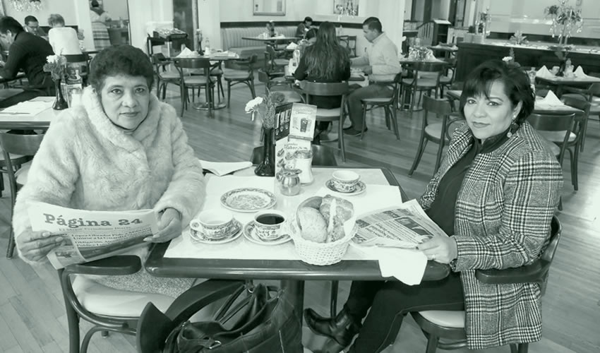 En Sanborns Francia almorzaron María de la Luz Rodríguez Vázquez y Araceli Medina Gómez