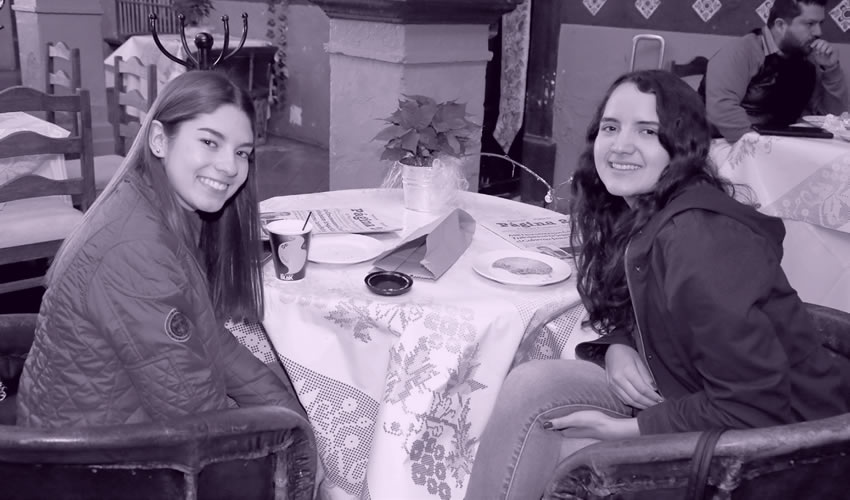 En La Saturnina compartieron el pan y la sal Paulina Solís y Regina Cruz