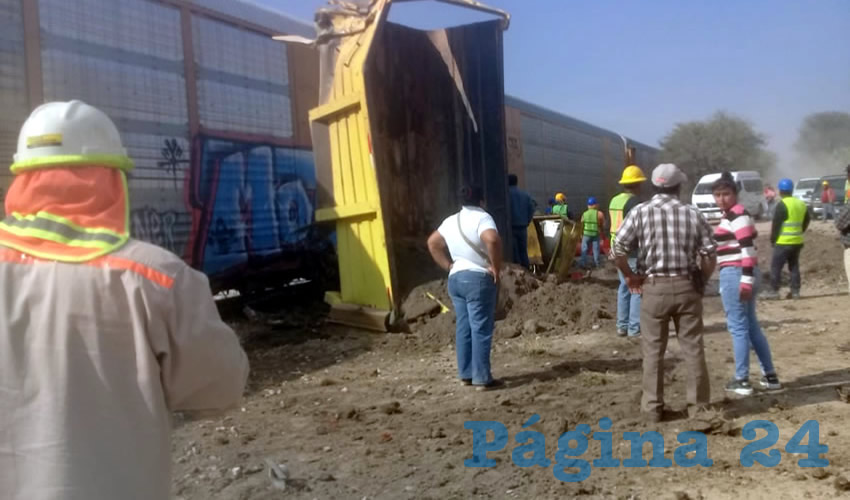 El camión quedó prácticamente despedazado