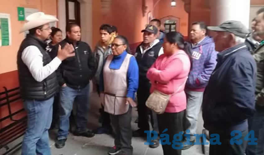 Comerciantes con el regidor Juan Cristóbal Pichardo