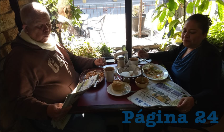 Mart&iacute;n Espinoza y Alejandra Vargas compartieron el pan y la sal en el restaurante Las Antorchas