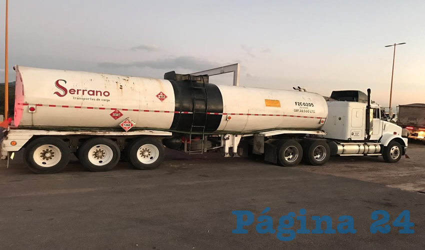 En un tr&aacute;iler, el chofer trasladaba 30 mil litros de combustible robado