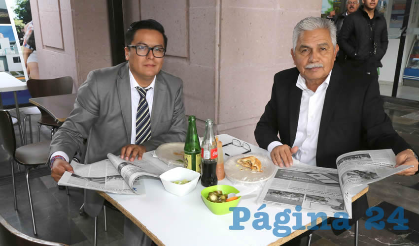 En Carnitas El Mono del Pari&aacute;n compartieron el primer alimento de la ma&ntilde;ana David Morales Noriega y Jorge Saucedo Gayt&aacute;n, diputado local