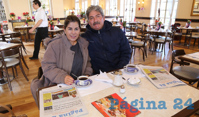 En Sanborns Francia almorzaron Rosario García Ortega y Antonio Juárez Ceniceros