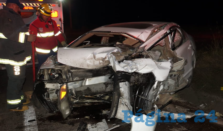 Totalmente quedó destrozado el automóvil Volkswagen Jetta