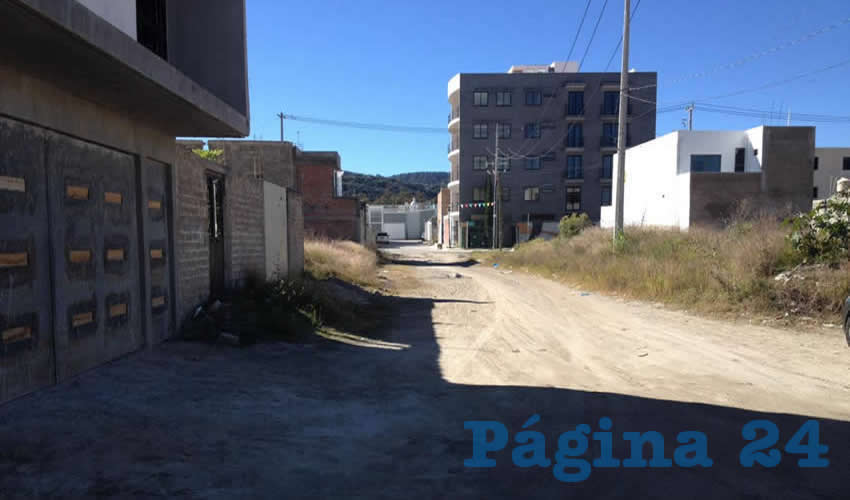 Miembros de la junta de colonos de El Fortín, acusaron a uno de los integrantes de esta asociación de despojarlos de áreas verdes, de un parque que se mutiló para ofertar dos lotes de gran tamaño, de otro parque al que se niega el acceso a la comunidad asegurando que se trata de un predio dentro de un coto, y de una calle que fue recortada/Fotos: Rafael Hernández Guízar