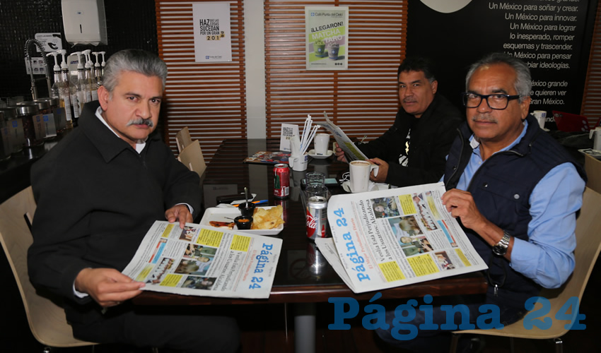 En Café Punta del Cielo platicaron Eduardo Chavarría Macías, presidente del Partido Nueva Alianza; y los profesores Martín Quezada Chávez y Armando Quezada Chávez